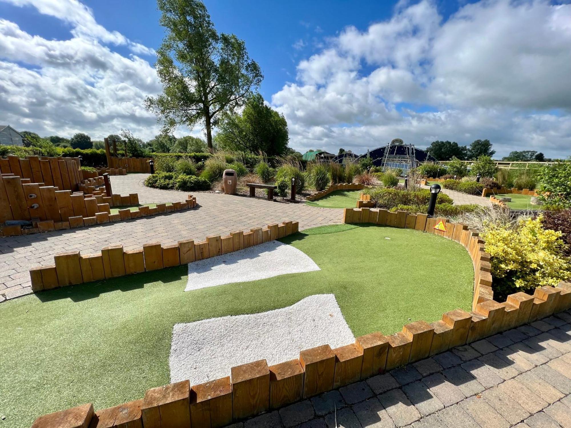 Clearwater Villa South Cerney Exterior photo
